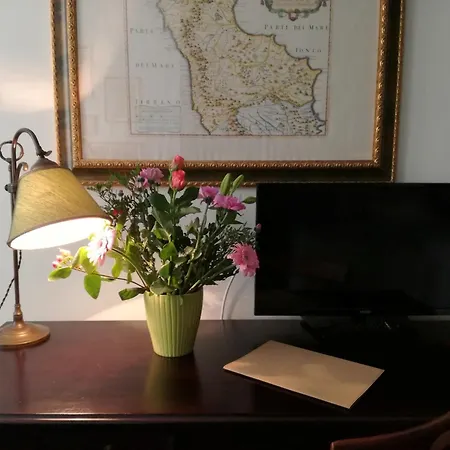 Via Dell'astrologo 3*