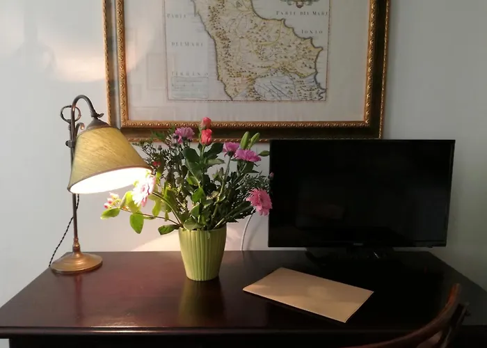 Via Dell'astrologo 3*